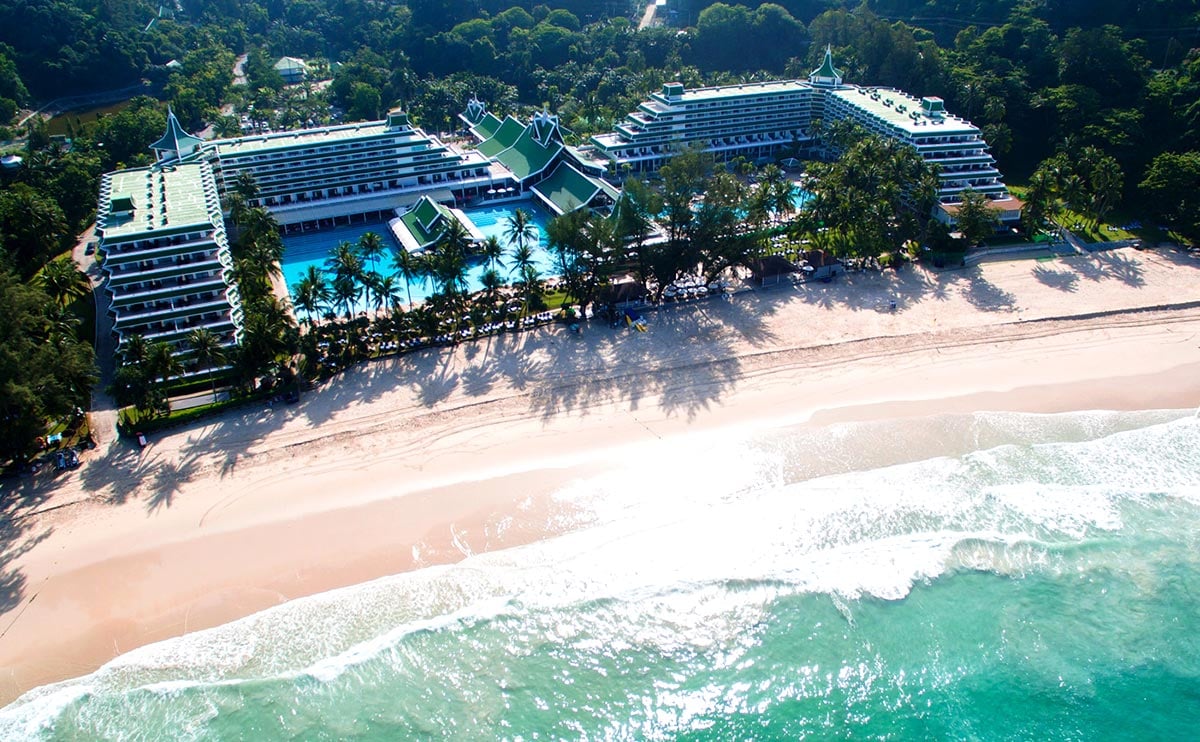 Resort Le Meridien, en Phuket, con playa privada