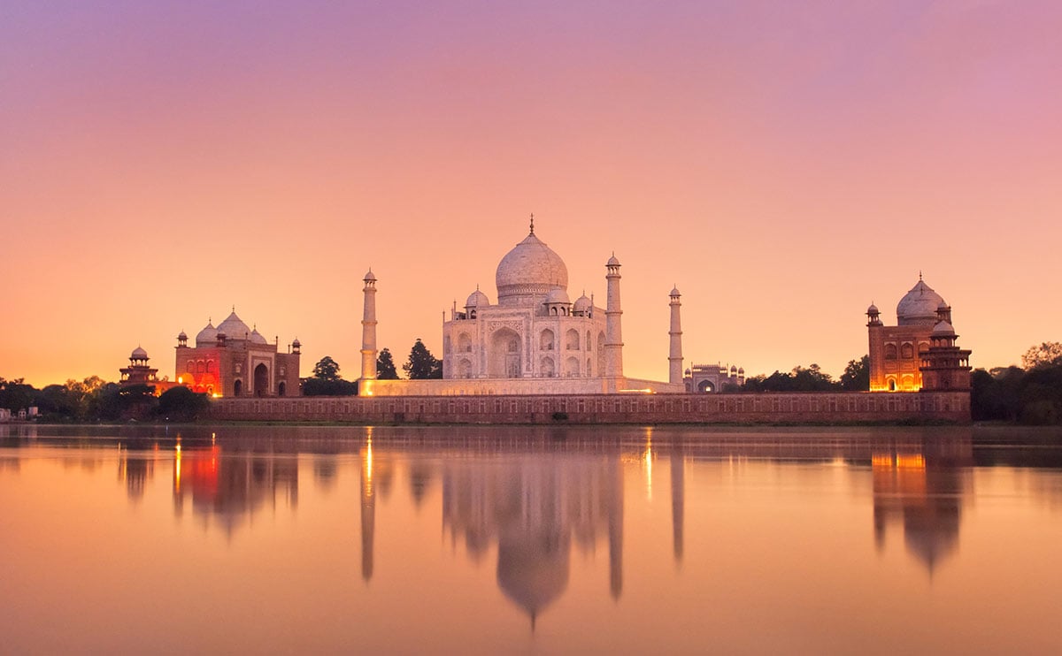 răsărit de soare la Taj Mahal, Agra, în India