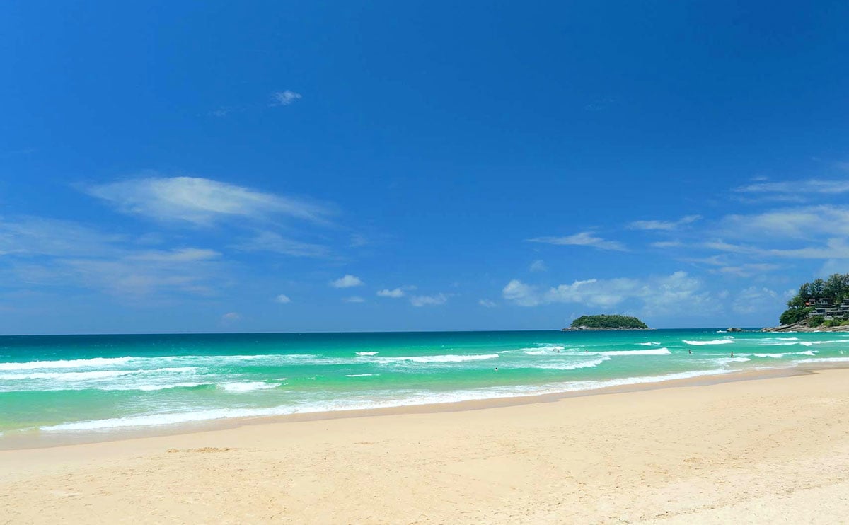 Playa des de el Hotel KAta Thani, en Phuket